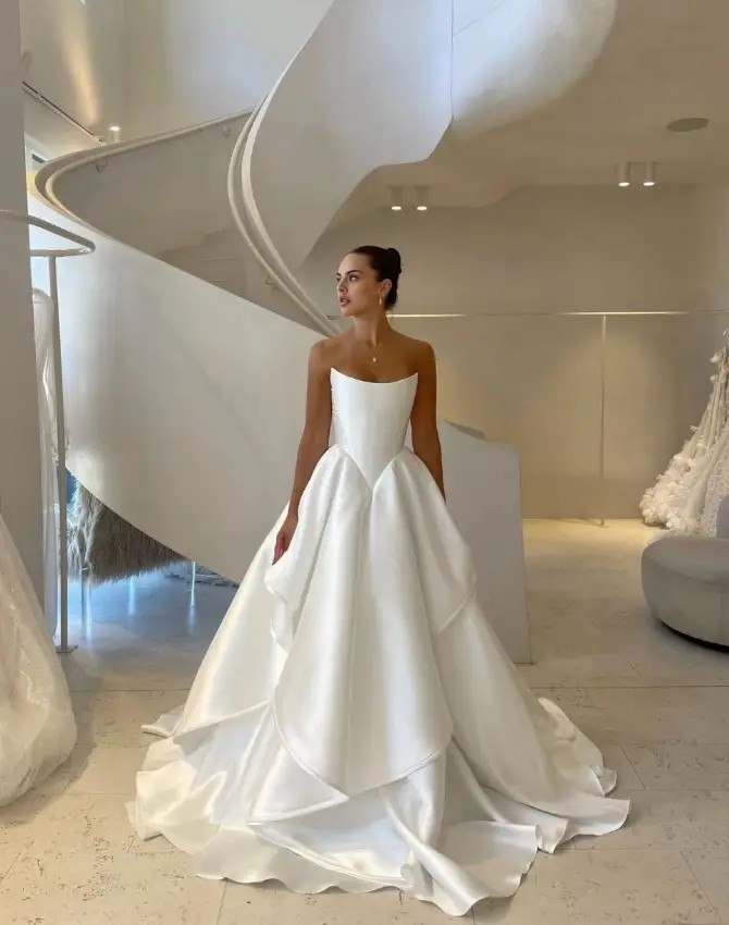 From Salt Lake City to Scenic Venues: Choosing a Bridal Gown for Your Unique Wedding Location Image