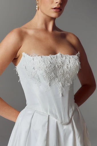 Evie Young Georgia #5 thumbnail